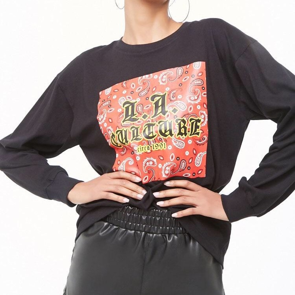 Forever 21 Black red paisley graphic long sleeve M
